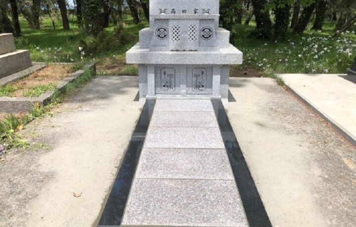 富山市Ｔ様　墓所への石貼り